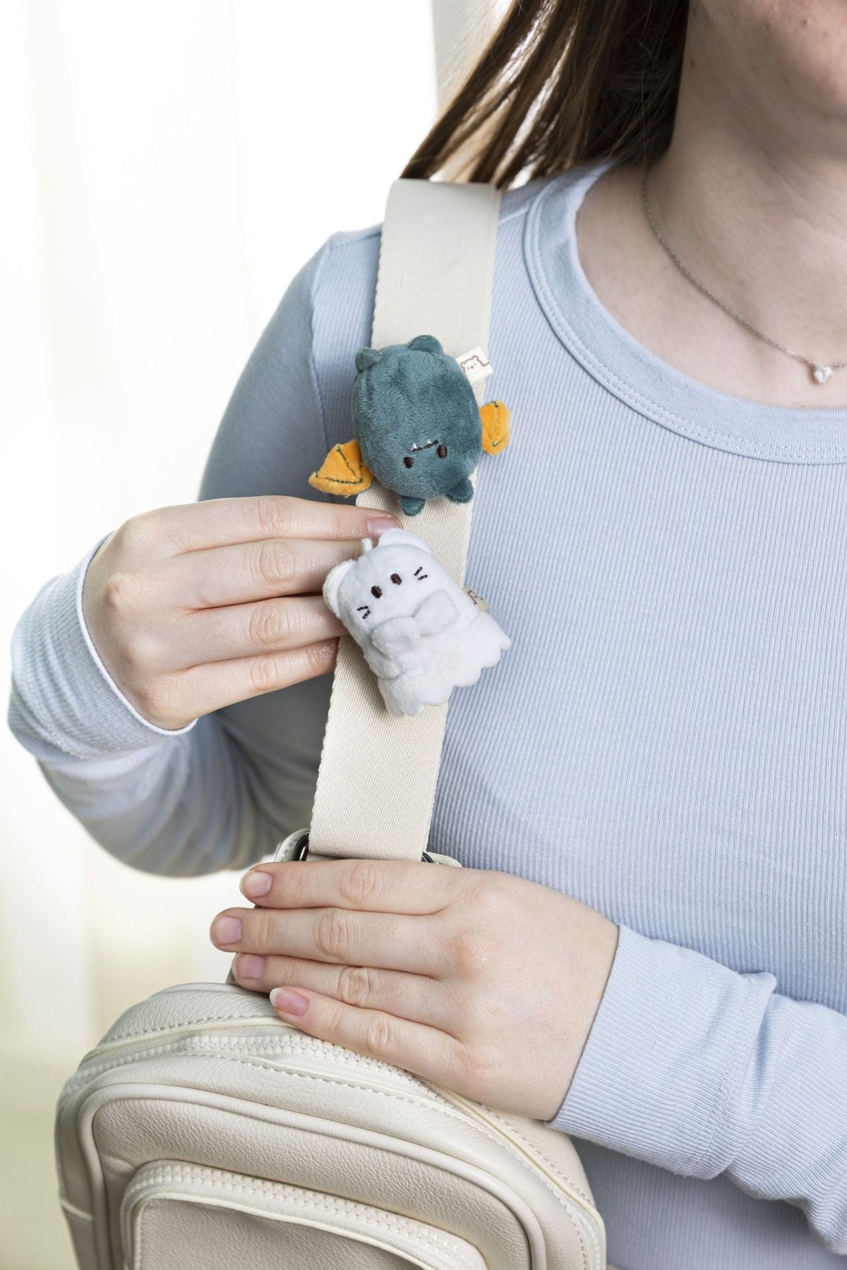 mymochi minis Katze Angy Gespenst – am Rucksack befestigt