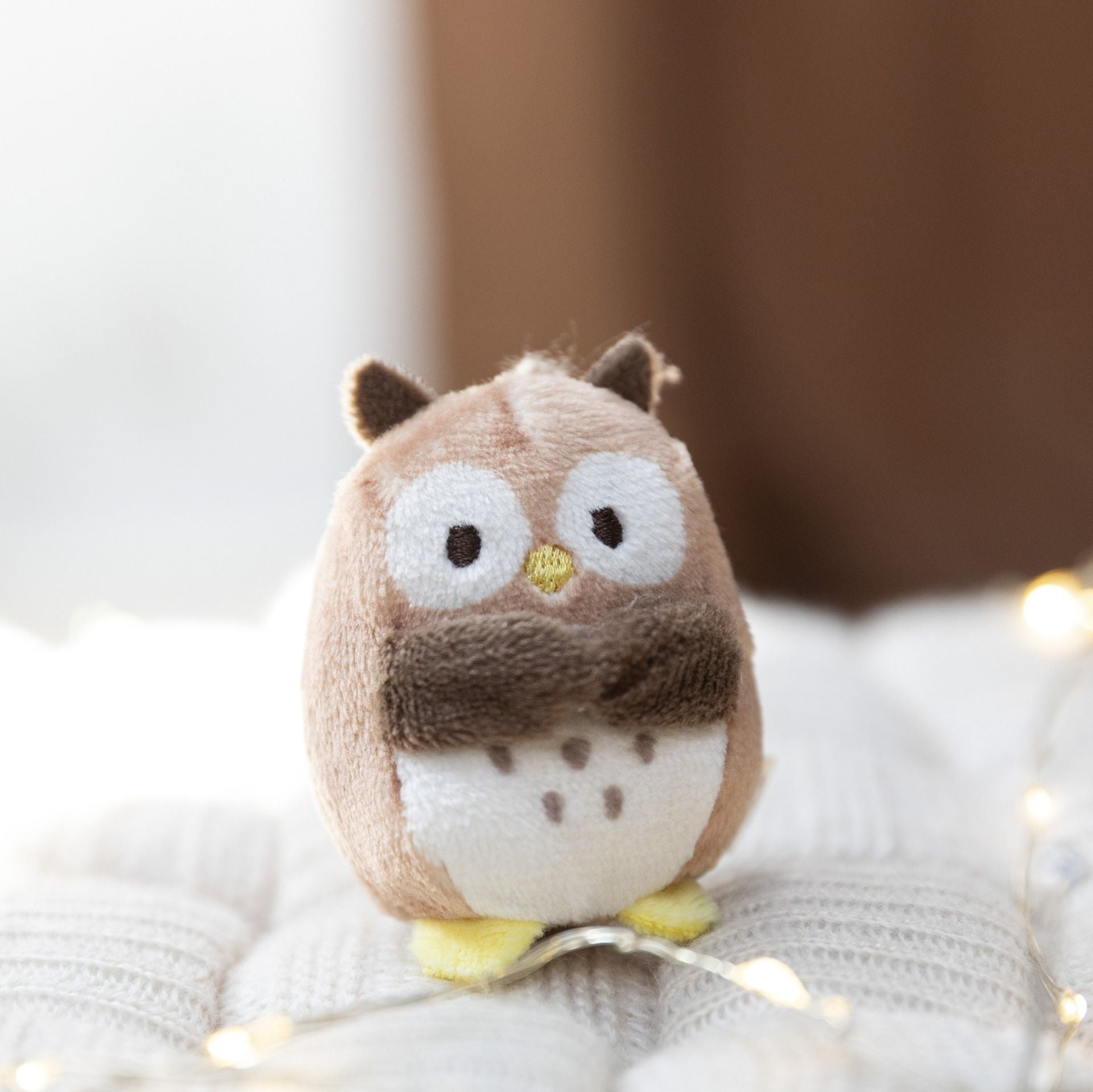 mymochi minis Eule Hoo – Lifestyle auf Haarreif getragen