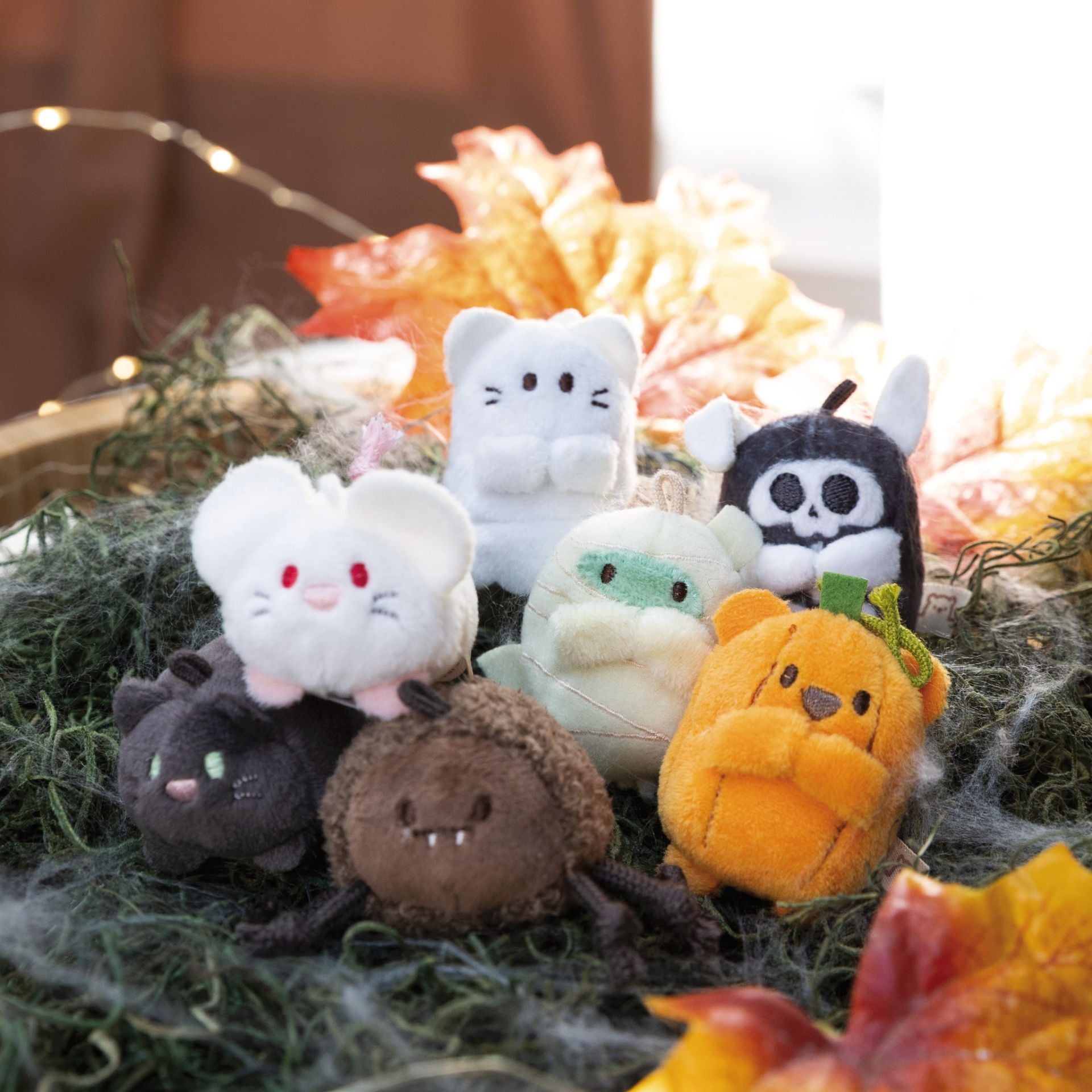 mymochi minis Cosy Creepers Series #5 – Halloween Szene mit Kürbissen