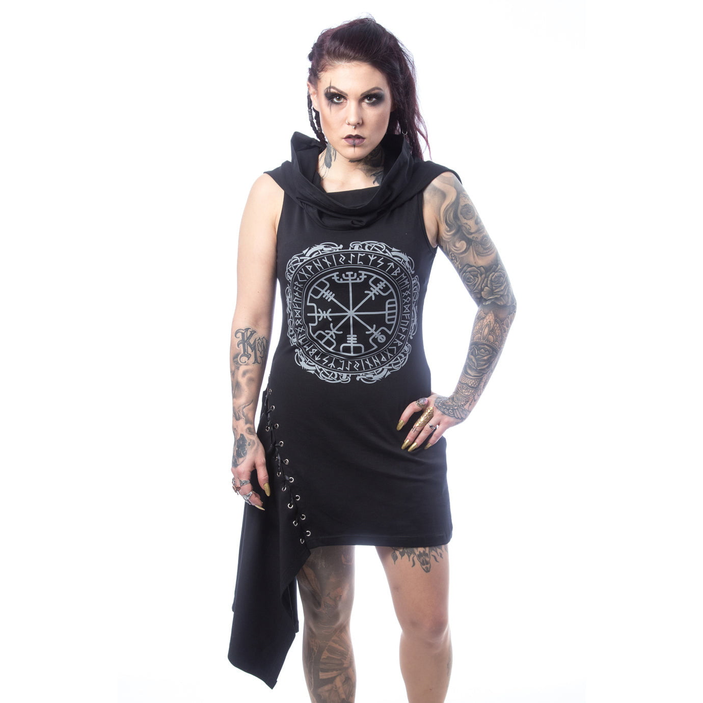 Viking Rune Hooded Dress – Model Frontansicht