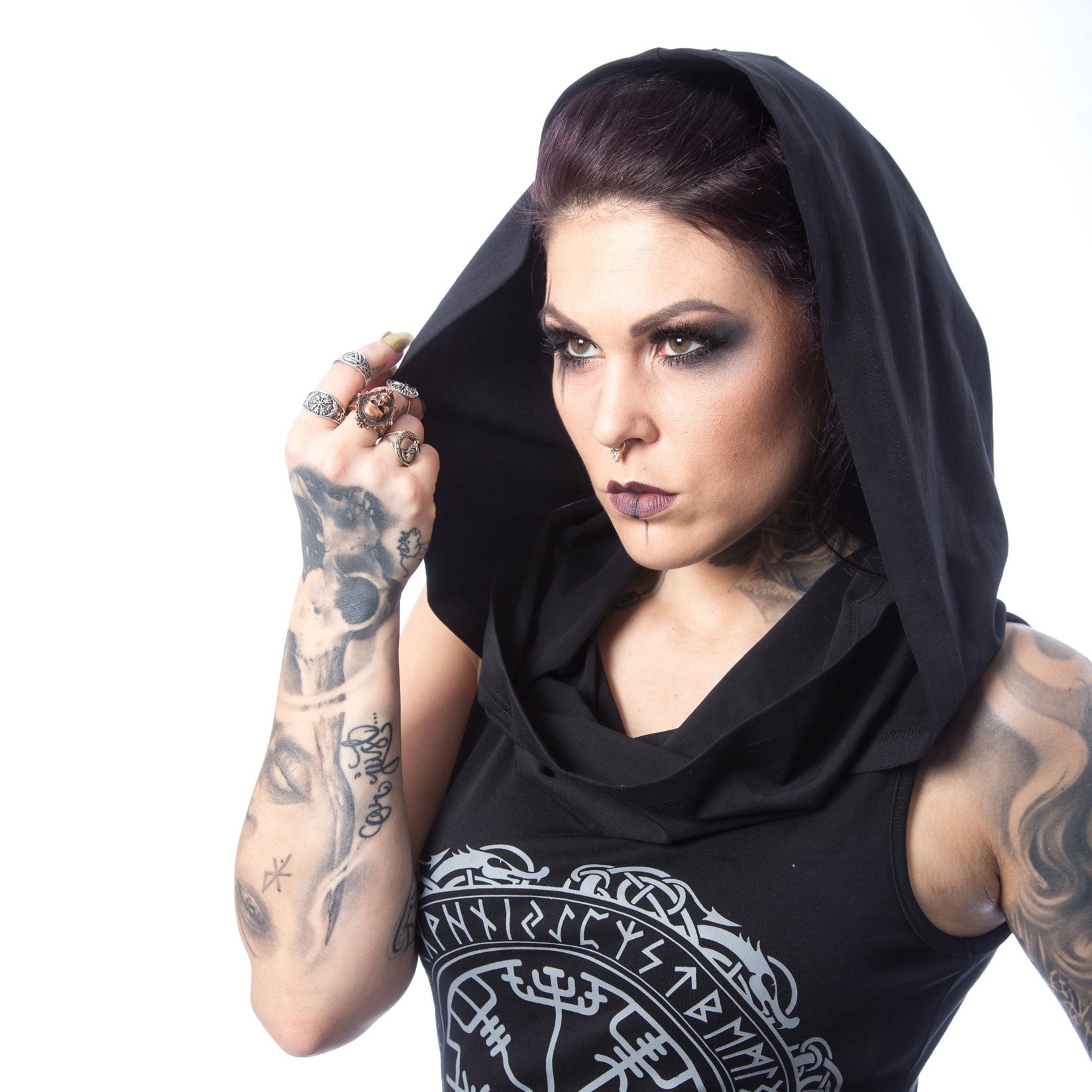 Viking Rune Hooded Dress – Kapuzen-Detailansicht