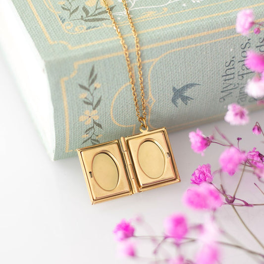 Romantisch vintage Halskette Medaillon goldfarben Buch "The Book Club"