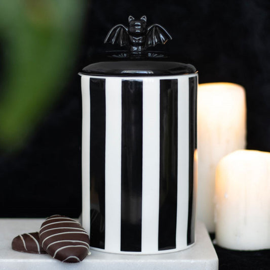 Gothic Keksdose in schwarz-weiß gestreift mit Fledermaus