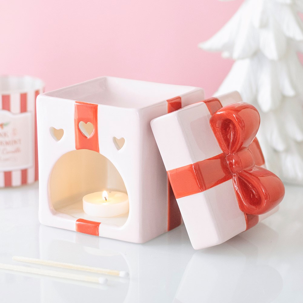 Gift Box Ceramic Tealight Holder – mit Teelicht beleuchtet, Lifestyle