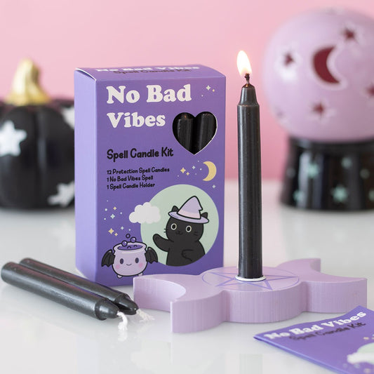 No Bad Vibes Spell Candle Kit – Lifestyle mit brennender Kerze