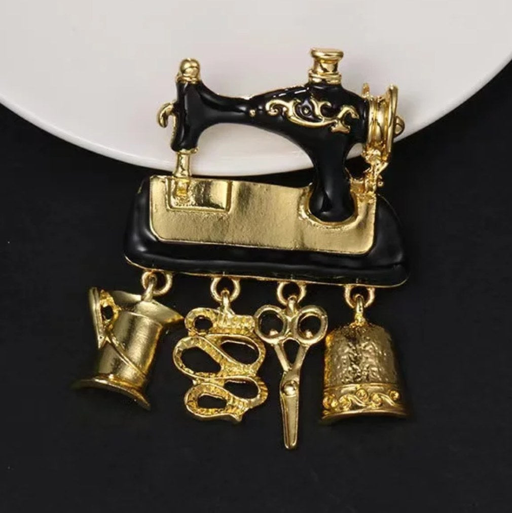 Nostalgische Brosche vintage Nähmaschine Singer schwarz-gold
