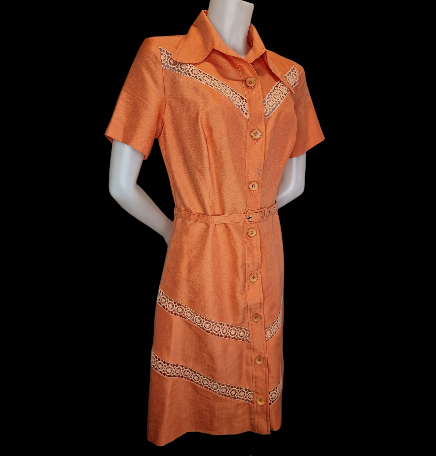 Vintage Kleid in Apricot mit Spitzendetails und Gürtel 70er M