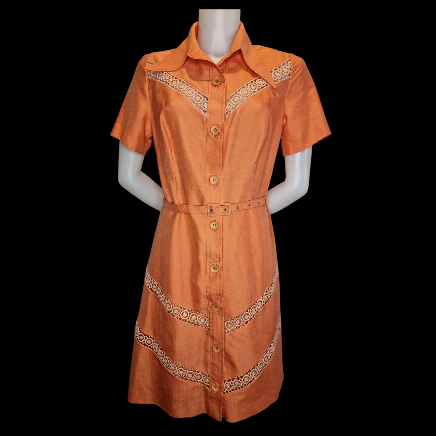 Vintage Kleid in Apricot mit Spitzendetails und Gürtel 70er M