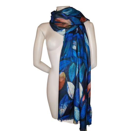 Kuscheliger Schal mit Blattmotiv blau 180x80 cm