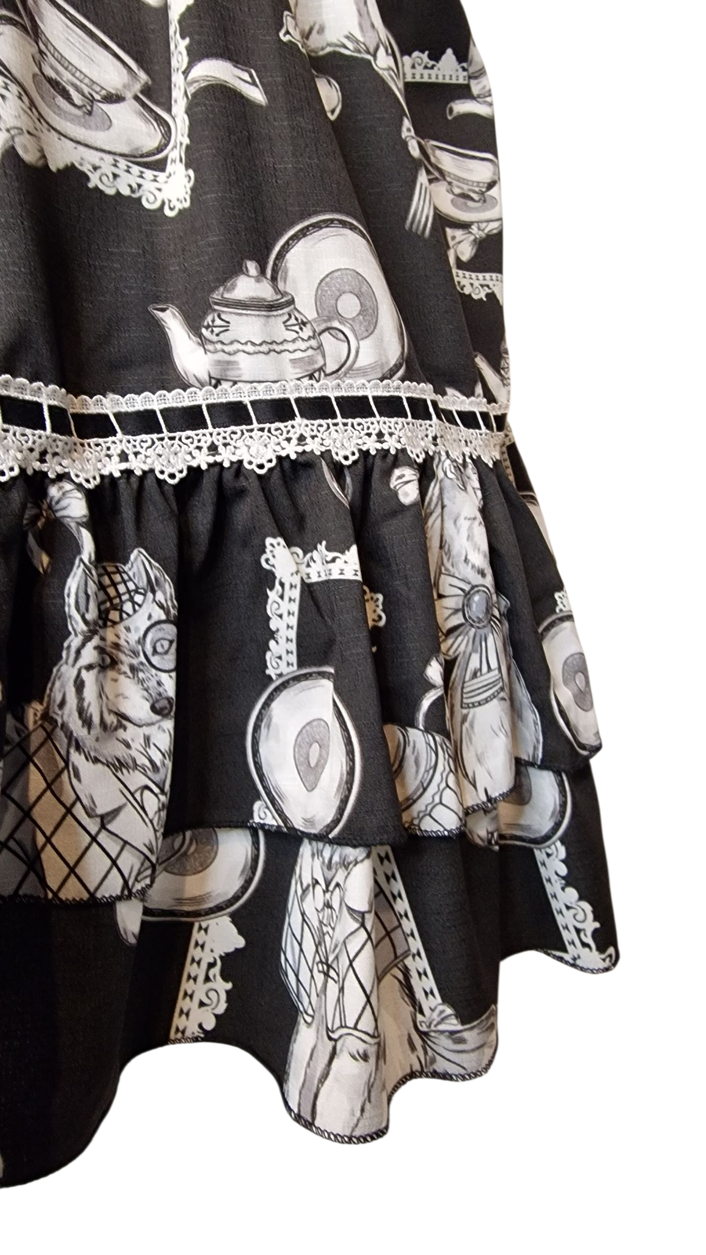 Gothic Lolita Kleid schwarz-weiß mit "Wolf and Rabbit" XXL JSK