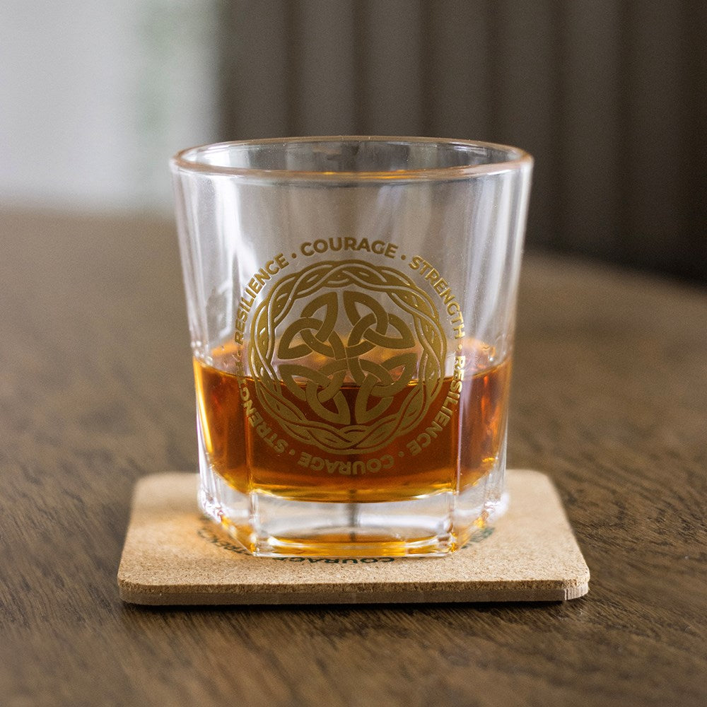 Whiskyglas mit keltischem Schildknoten und Kork-Untersetzer Wikinger Trinkglas