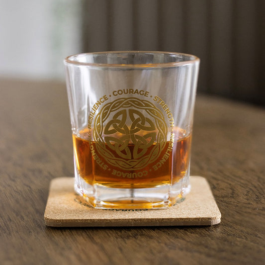 Whiskyglas mit keltischem Schildknoten und Kork-Untersetzer Wikinger Trinkglas