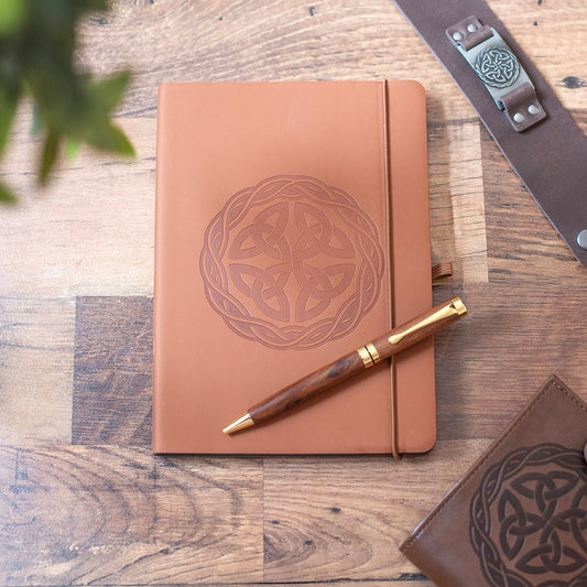 Keltischer Schildknoten A5 Kunstleder-Notizbuch mit Stift Wikinger Geschenk 21 cm
