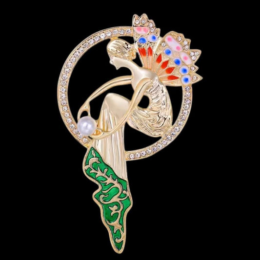 Jugendstil-Brosche Fee mit Schmetterling auf schwarzem Hintergrund
