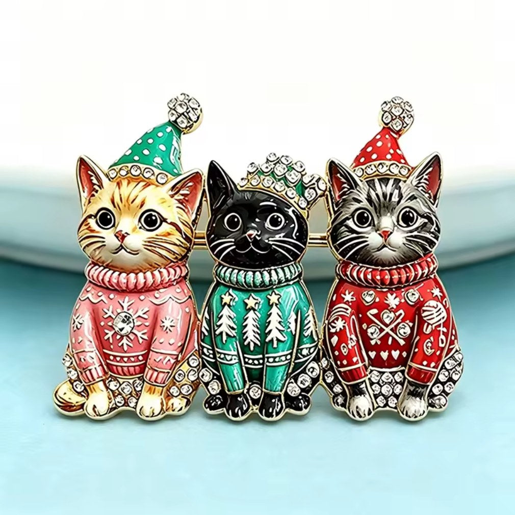Weihnachtsbrosche drei Katzen – hellblauer Hintergrund