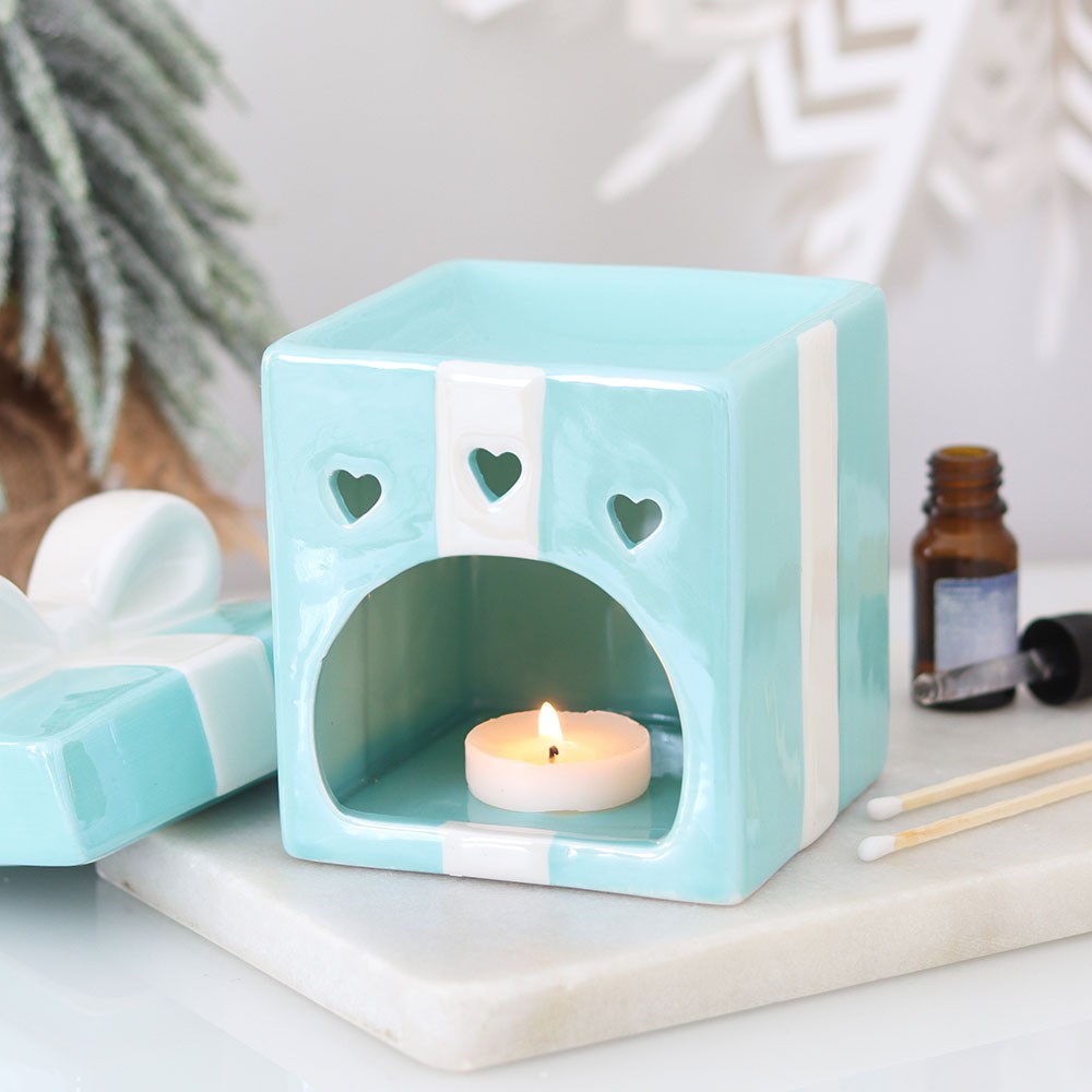 Tiffany Blue Gift Box Duftlampe – Lifestyle mit brennendem Teelicht und Ätherischem Öl
