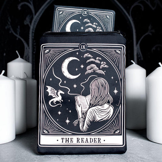 The Reader Tarot Book Sleeve – Lifestyle mit weißen Kerzen