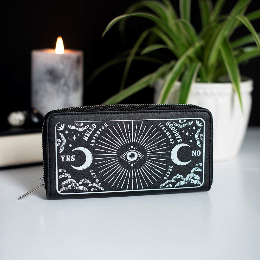 Ouija Board Geldbörse schwarz – Lifestyle-Aufnahme Vorderseite