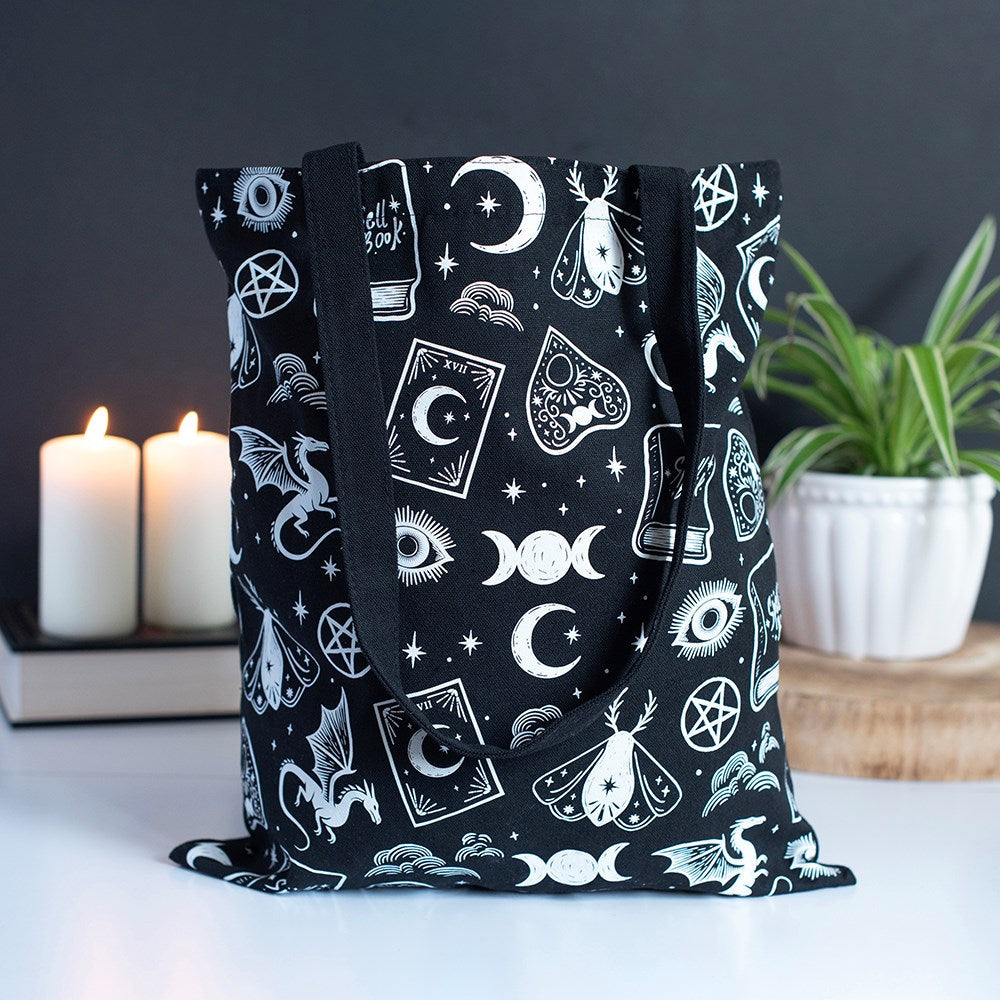 Witchy Icons Stofftasche – Lifestyle mit Kerzen dunkler Hintergrund