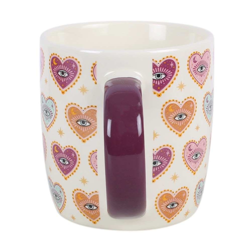 Tasse mit Herz-Augen-Motiv und Teesieb mit Herzanhänger