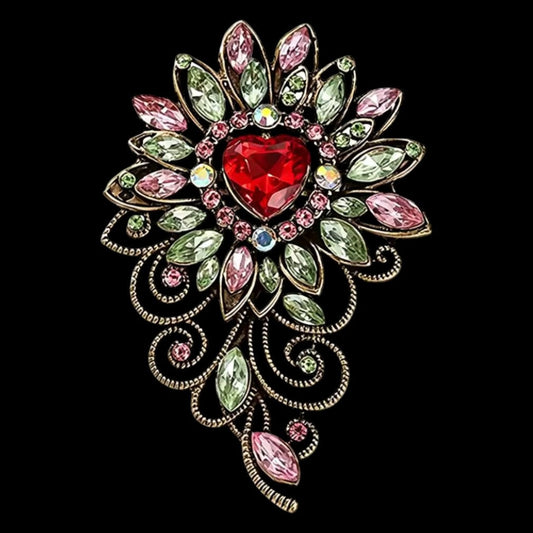 Vintage Blumenbrosche mit rotem Herz-Kristall – Frontansicht schwarzer Hintergrund
