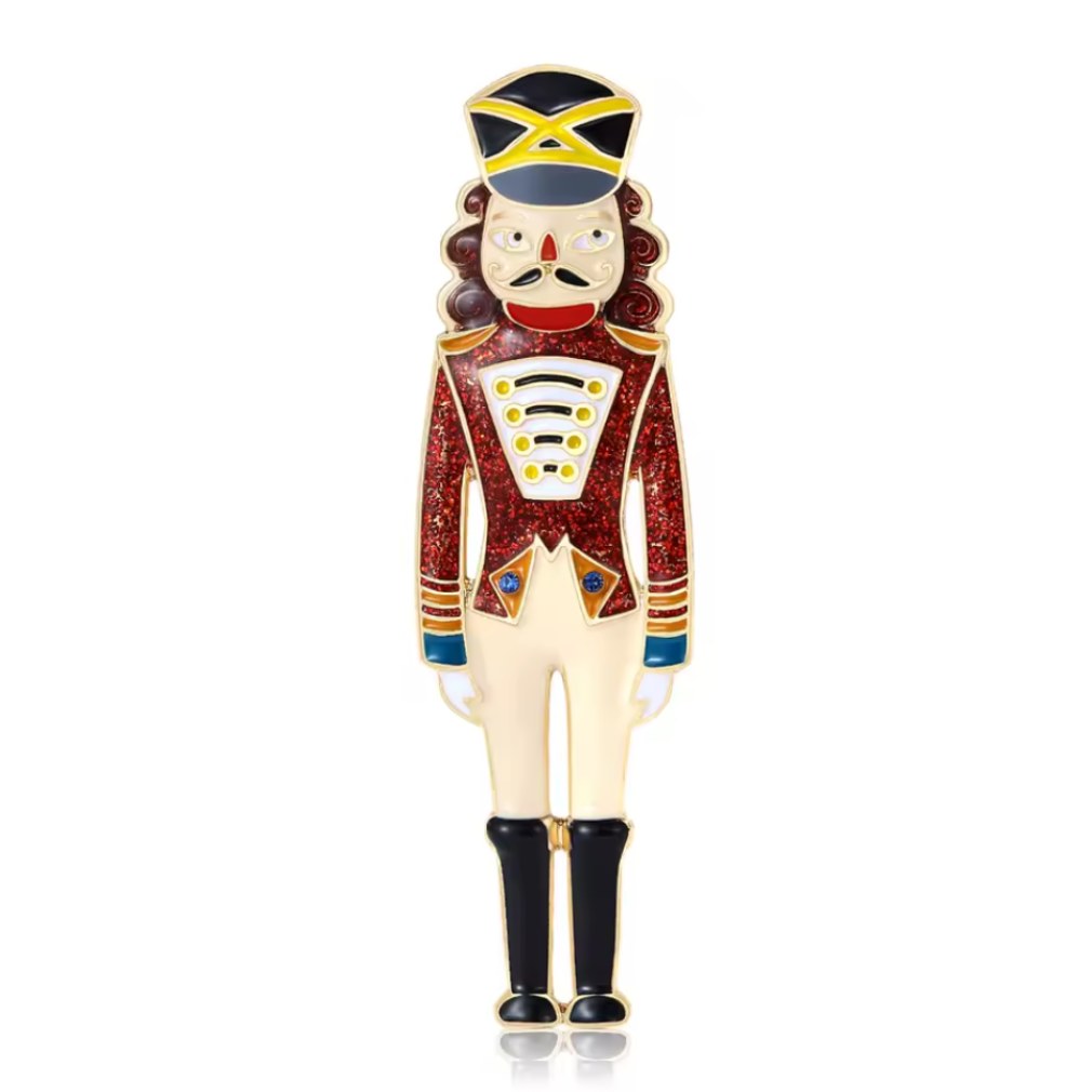 Brosche zur Weihnachtszeit kleiner Nussknacker emailliert