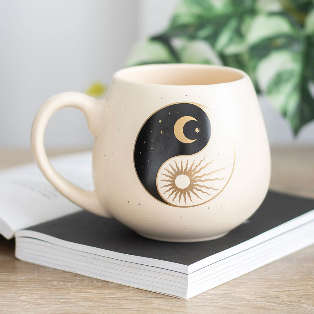 Yin Yang Keramik Tasse Lifestyle auf Buch