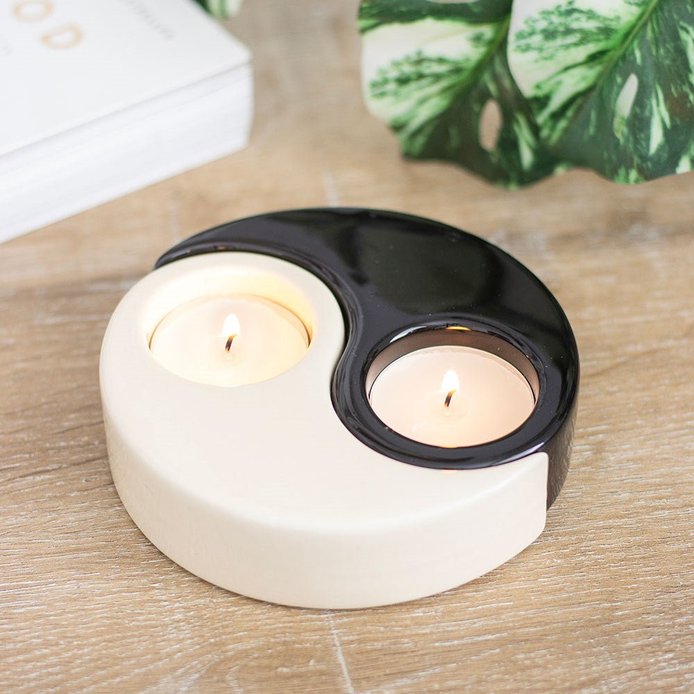 Yin Yang Keramik Teelichthalter Lifestyle mit Teelicht beleuchtet