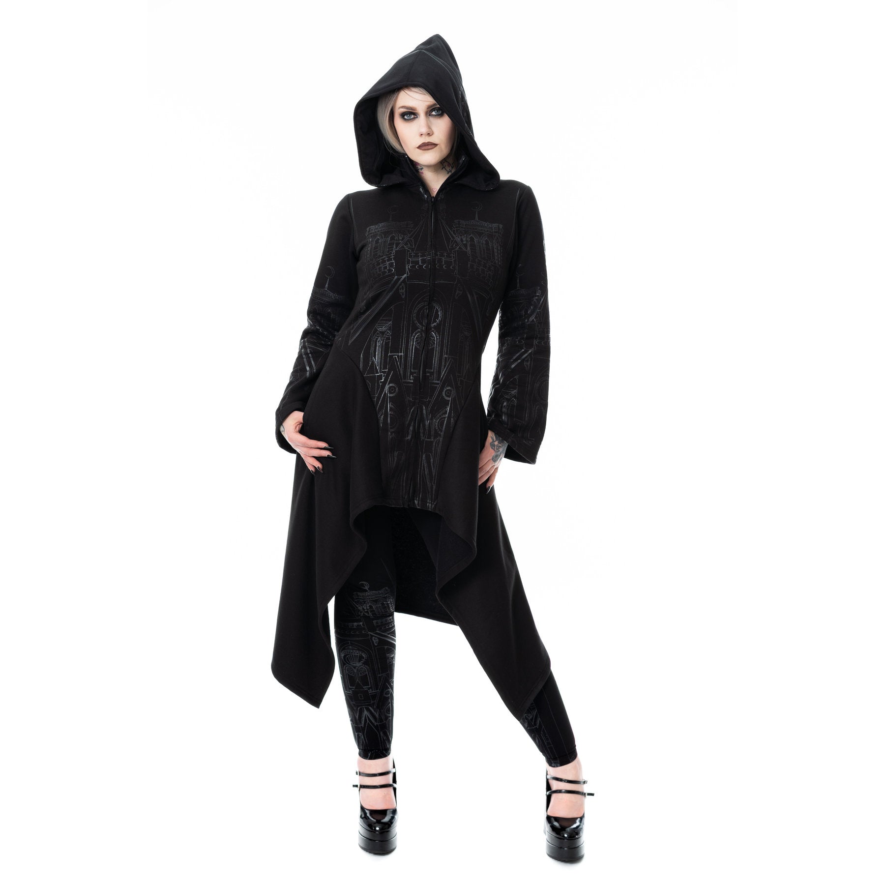 Basilica Hood Coat – Model Seitenansicht