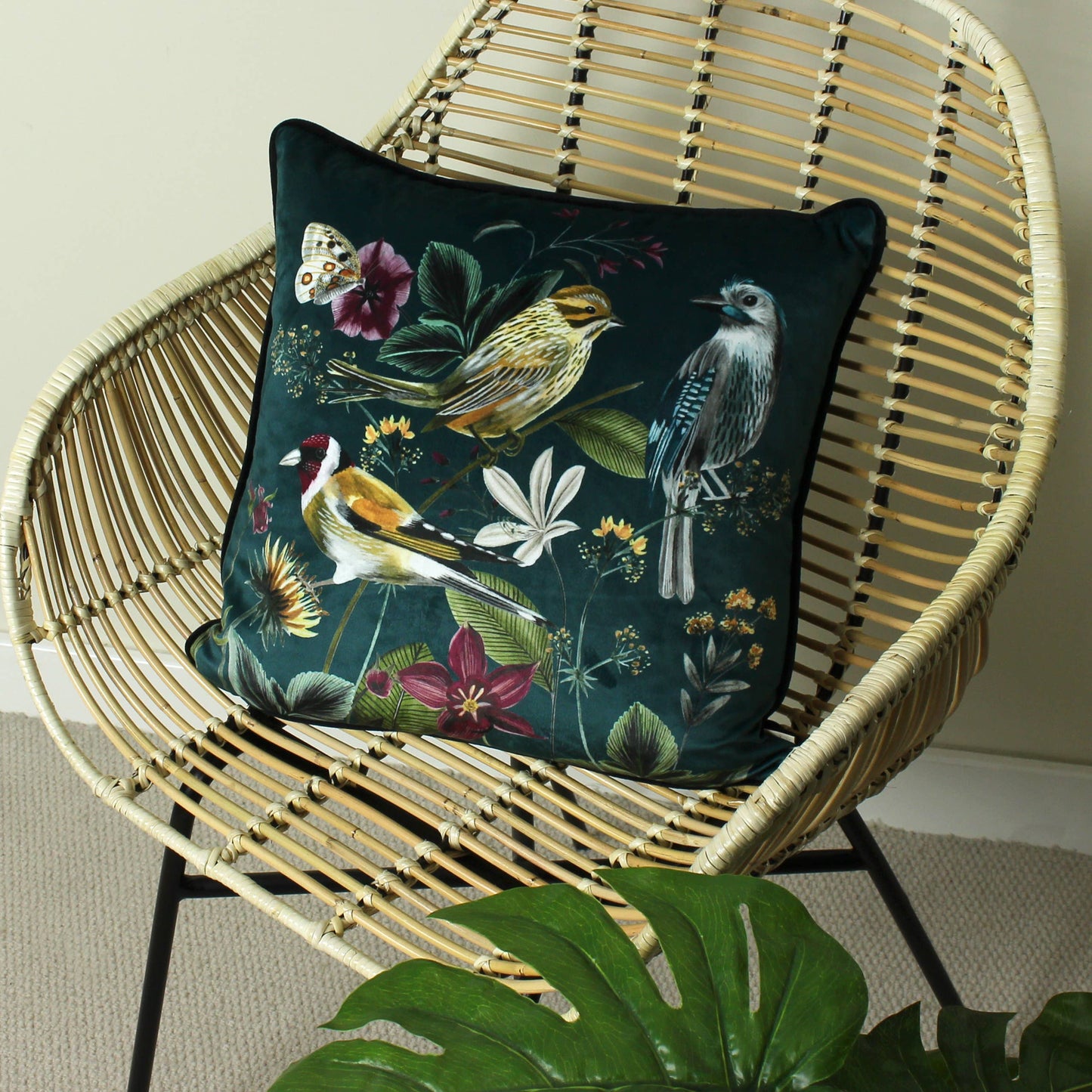 Nostalgisches Samt Dekokissen grün Vögel "Midnight Garden"