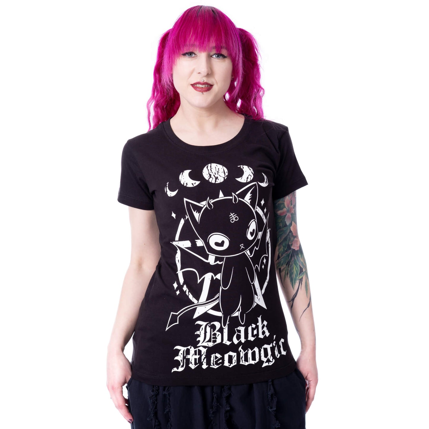 Black Meowgic T-Shirt – Model Frontansicht