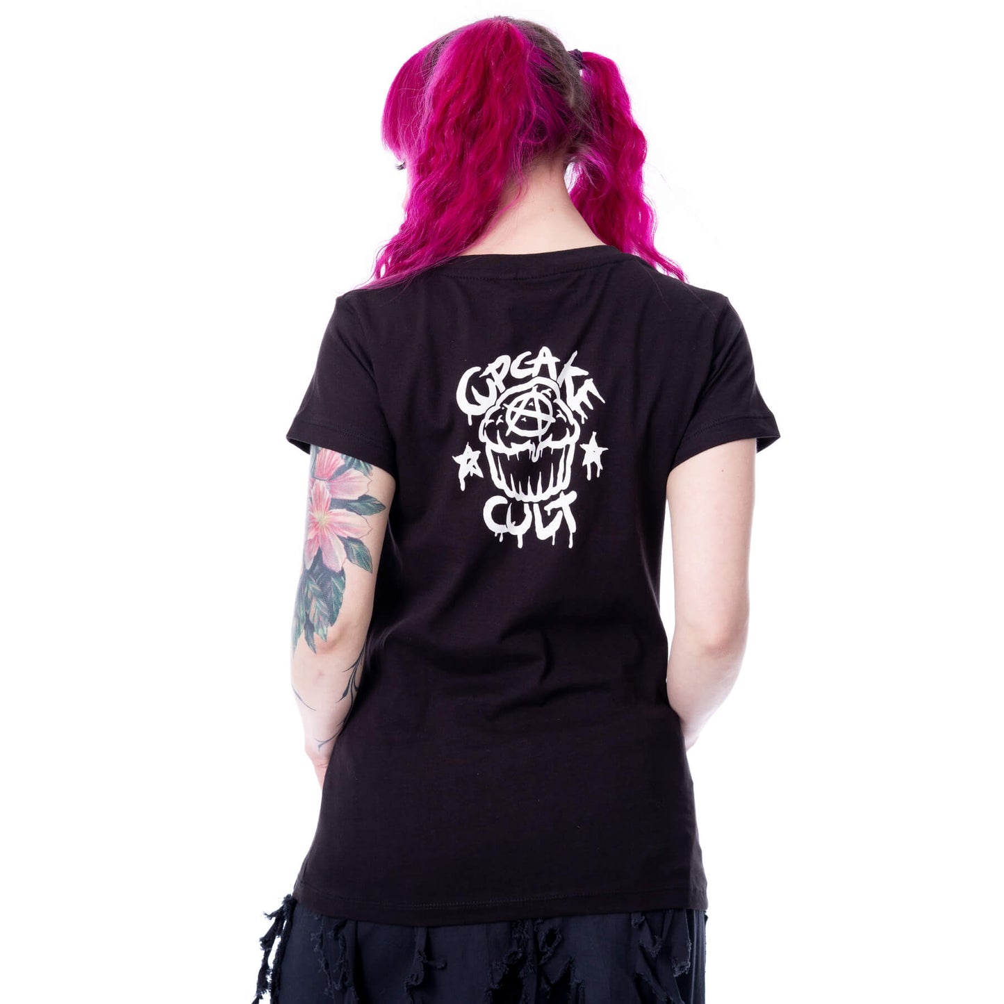 Black Meowgic T-Shirt – Model Rückansicht