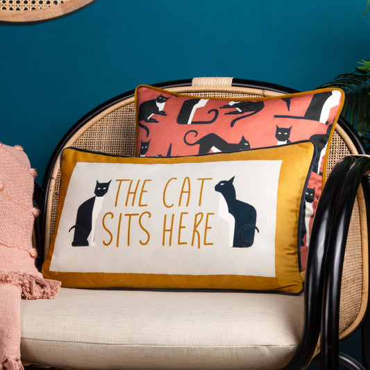 „The Cat Sits Here“ Samtkissen Dekokissen 30x50 cm Katzenfreund