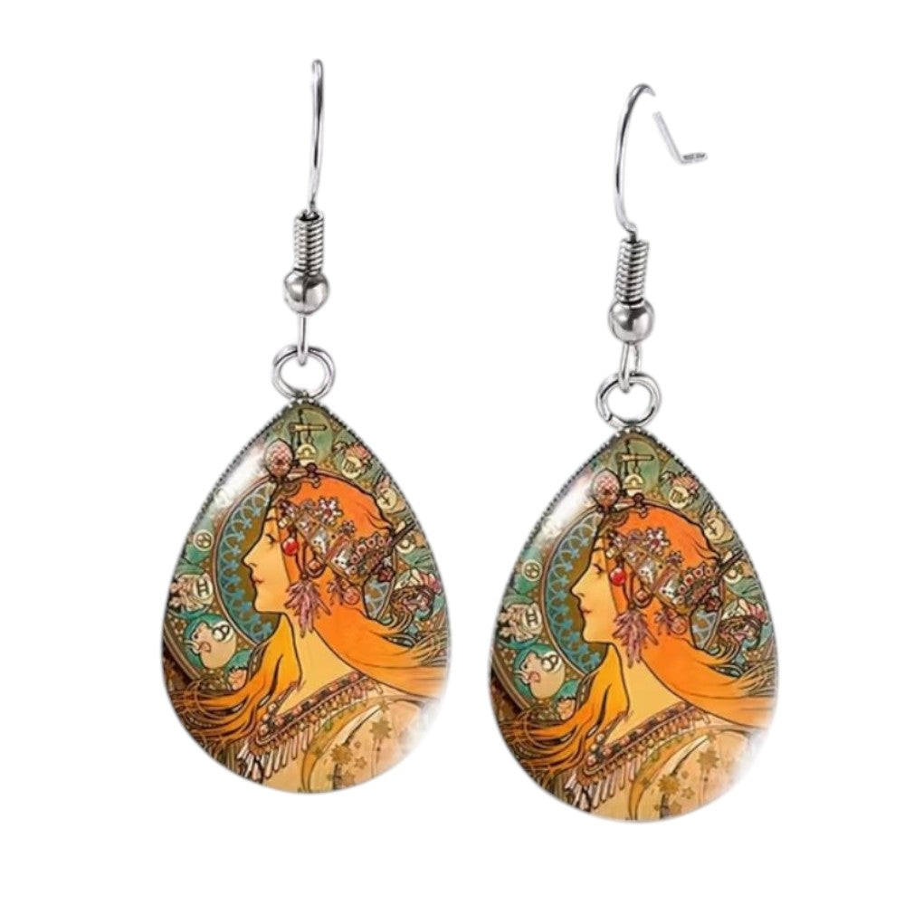 Vintage Ohrringe Mucha Zodiac Jugendstil Glas Tropfen auf weißem Hintergrund