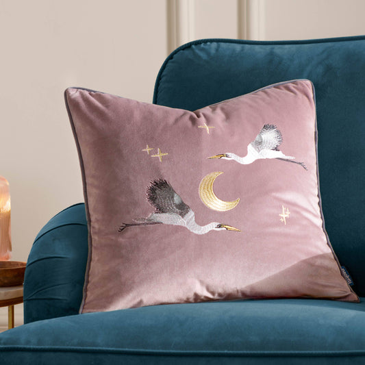 Romantisch Samt Reiher Dekokissen „Moonlit Flight“ – 45 x 45 cm mit Füllkissen