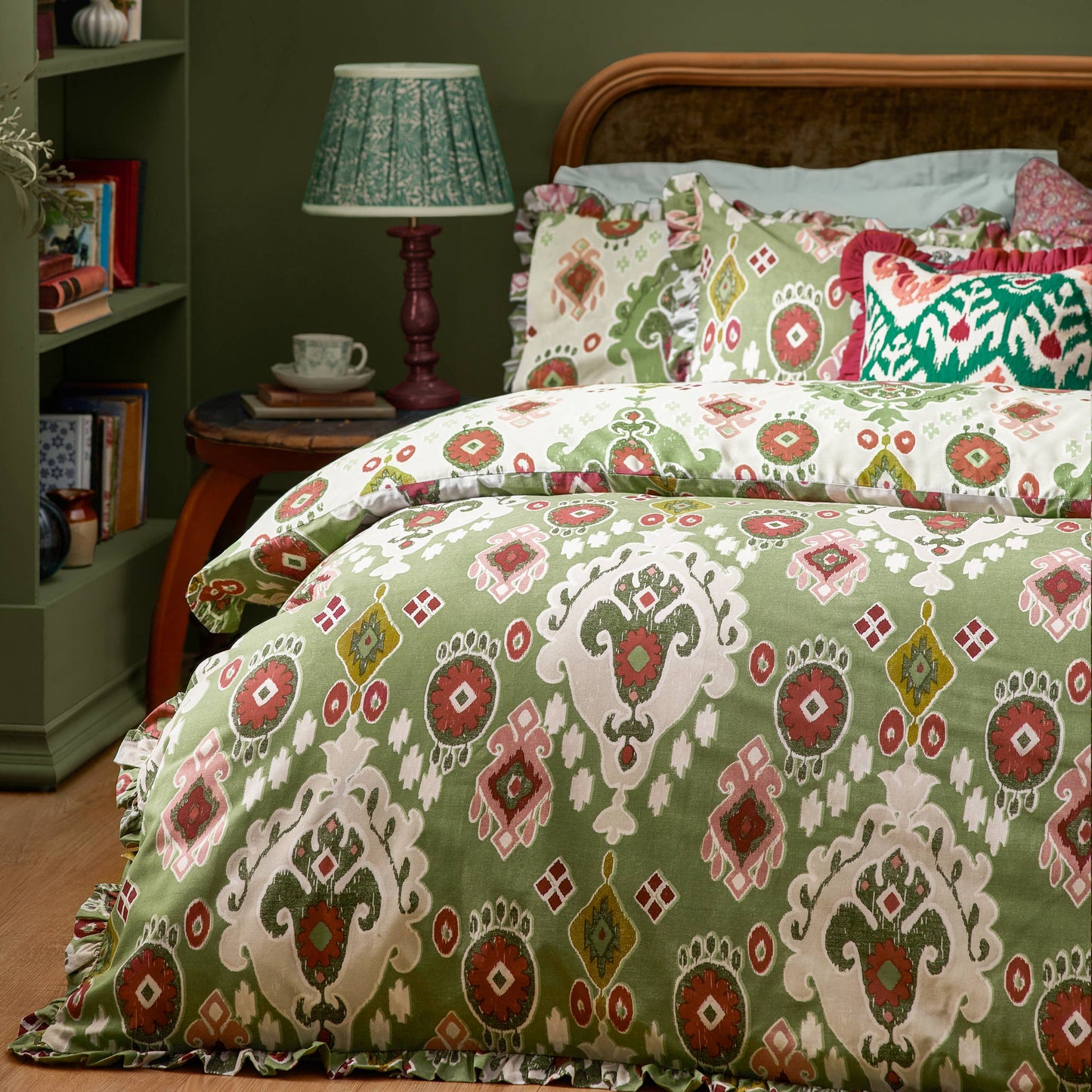 Luxus vintage Wendebettwäsche „Dawson Ikat“ mit Rüschen Waldgrün