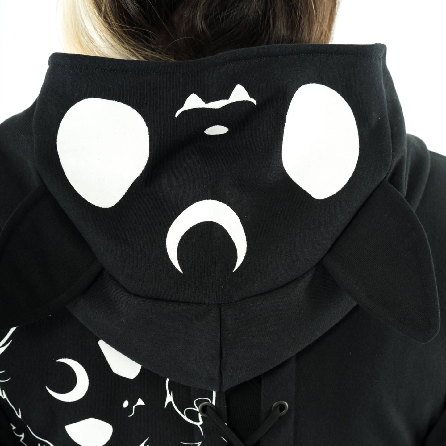 Game Over Hood – Detailansicht Kapuze Mondphasen