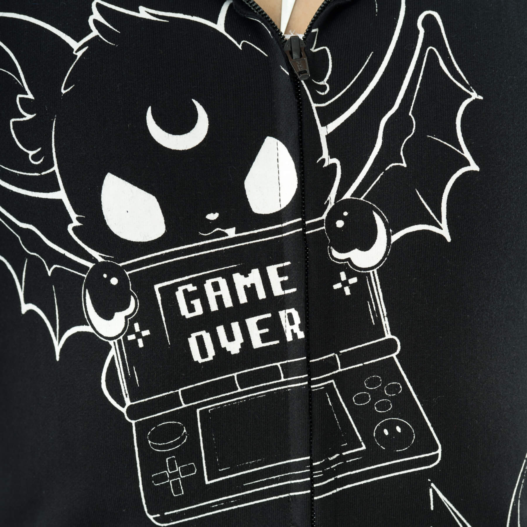 Game Over Hood – Detailansicht Pfoten-Print Ärmel
