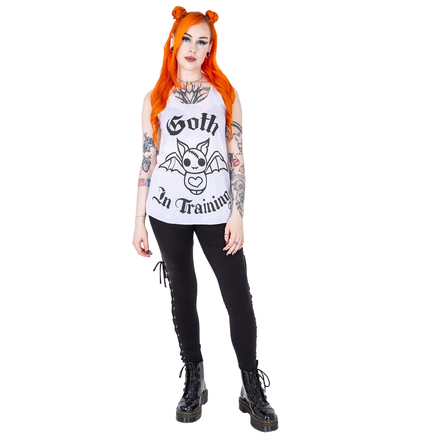 Goth In Training Vest – Model Ganzkörper hinten