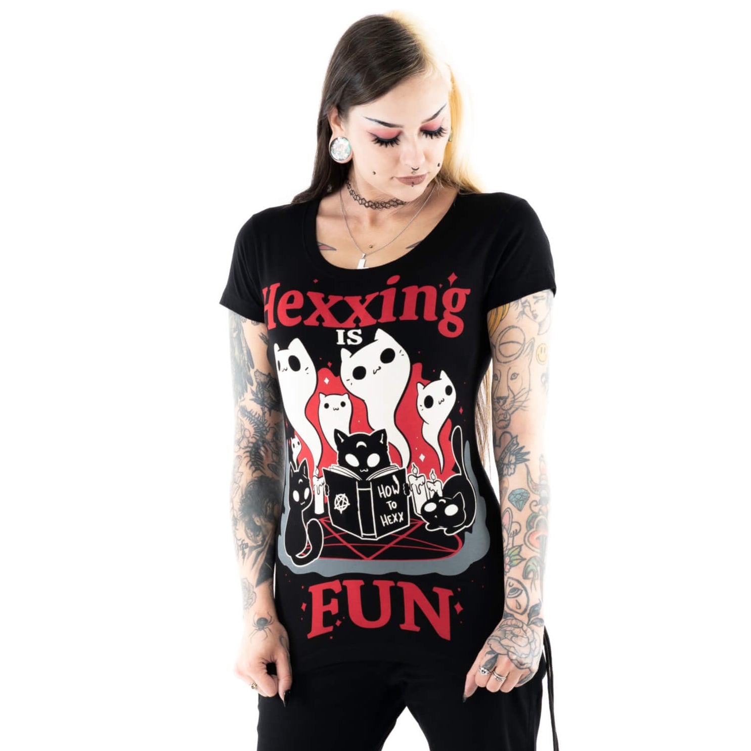 Hexxing Is Fun T-Shirt – Model Frontansicht