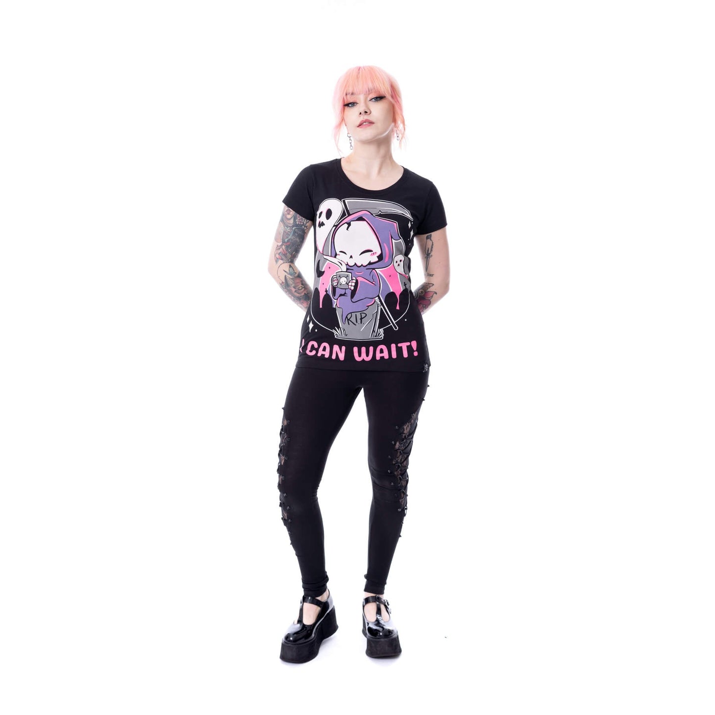 I Can Wait T-Shirt – Model Rückansicht Nahaufnahme Logo