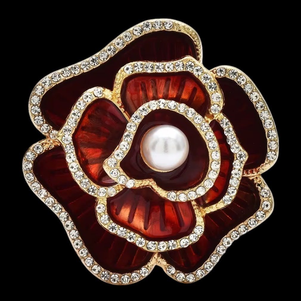 Rosen-Brosche Bordeaux-Rot mit Perle und Strass auf schwarzem Hintergrund