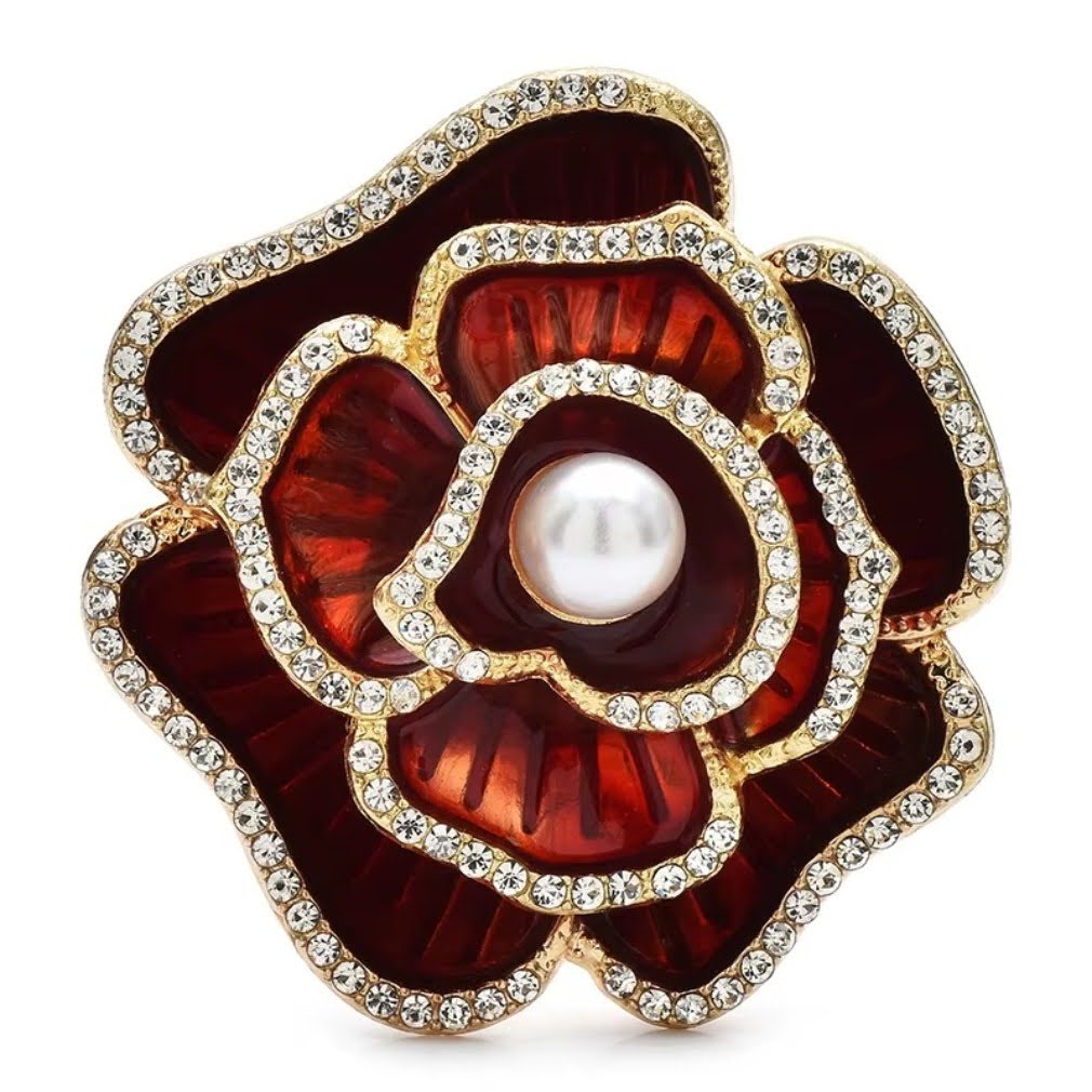 Rosen-Brosche Bordeaux-Rot mit Perle und Strass auf weißem Hintergrund