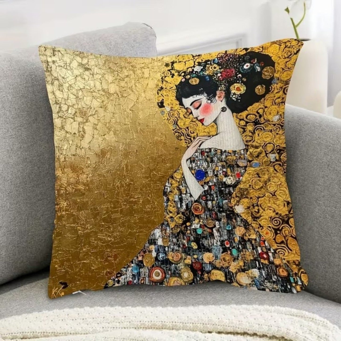 Dekokissen Golden Lady Klimt – Lifestyle weißes Bett
