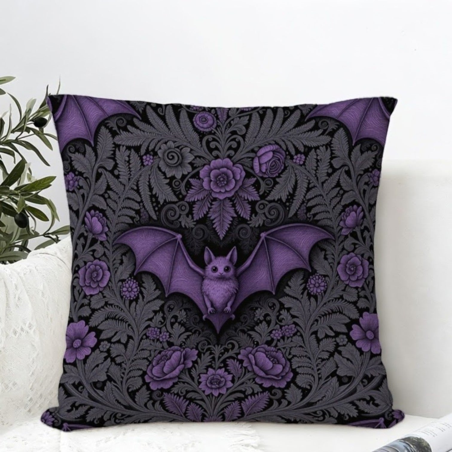 Dekokissen Gothic Bat Purple – Lifestyle weißes Sofa mit Olivenzweig