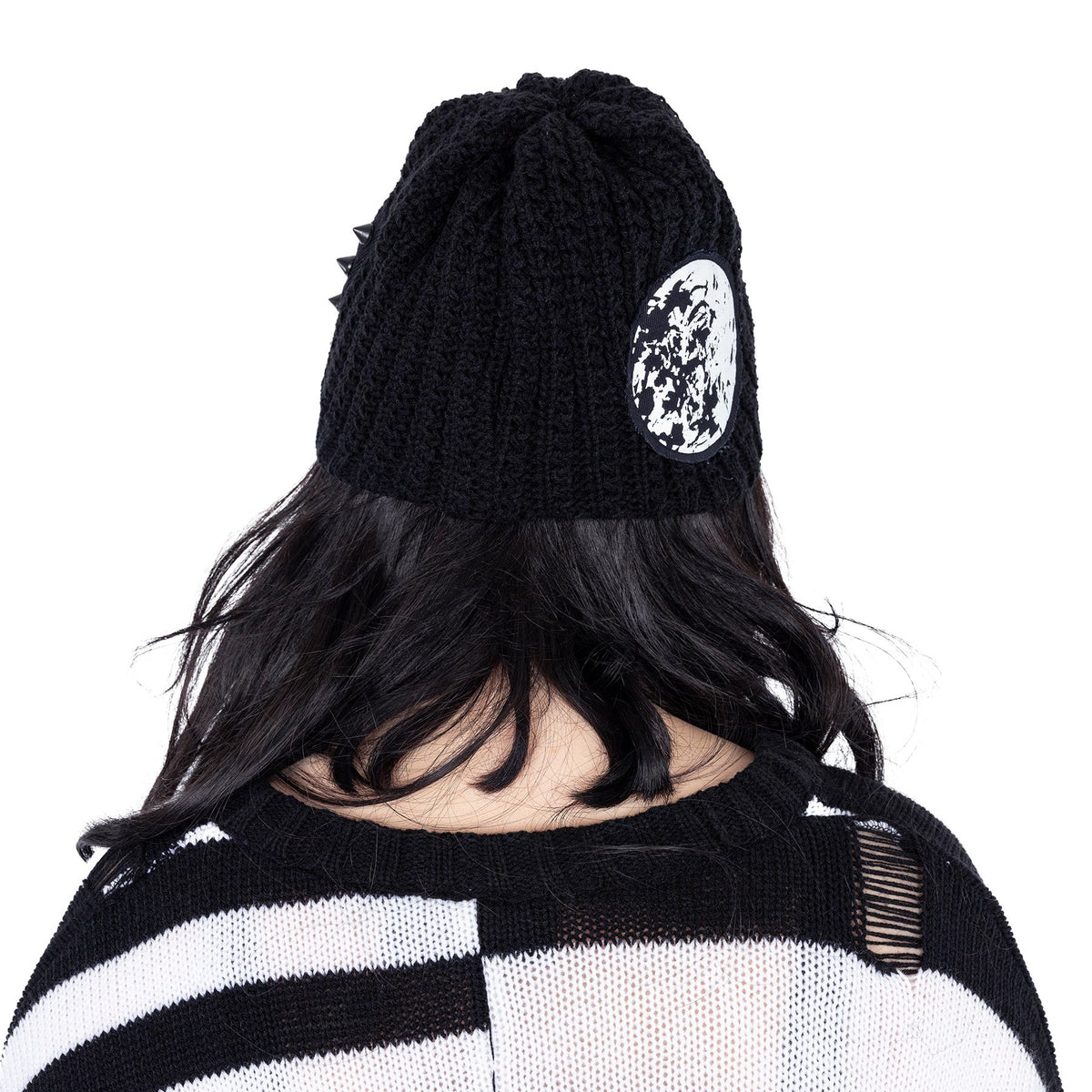 Moonchild Gothic Wintermütze in Schwarz mit Mondmotiven und Nieten