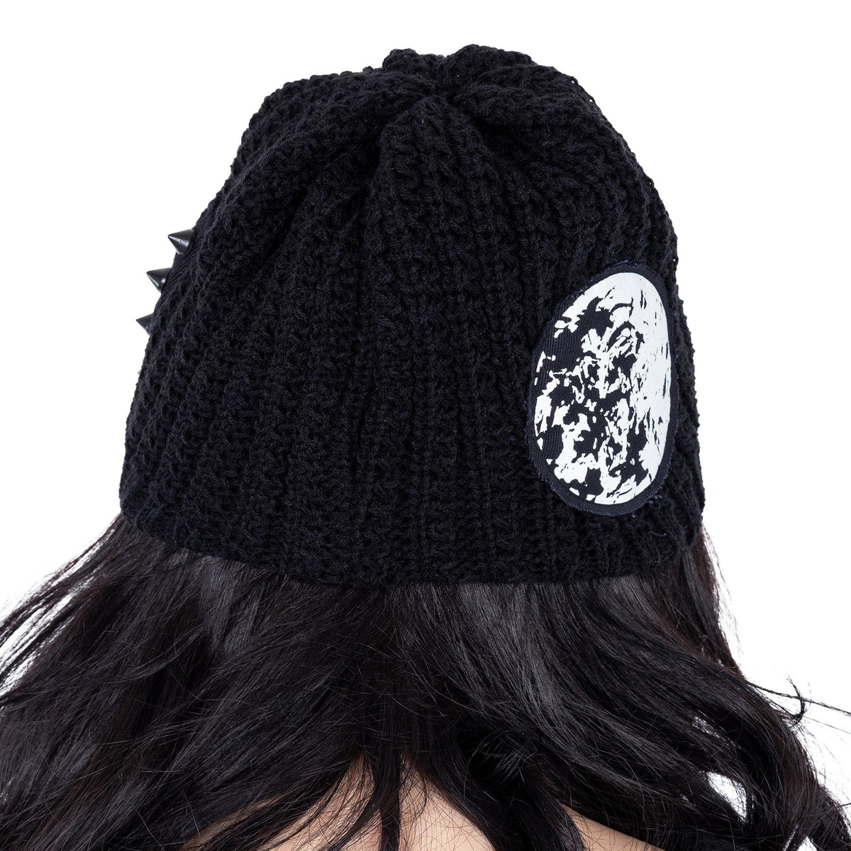 Moonchild Gothic Wintermütze in Schwarz mit Mondmotiven und Nieten