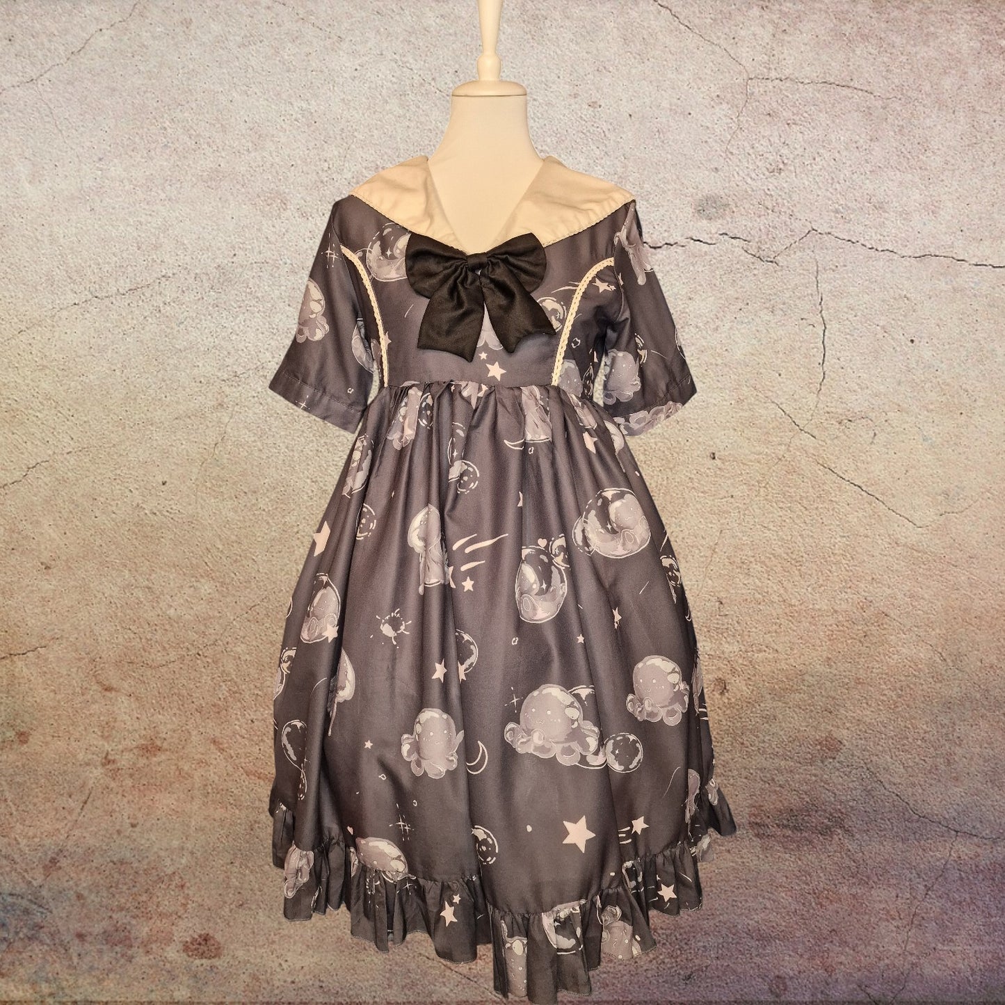 Gothic Lolita Kleid mit Schleife und großem Matrosenkragen
