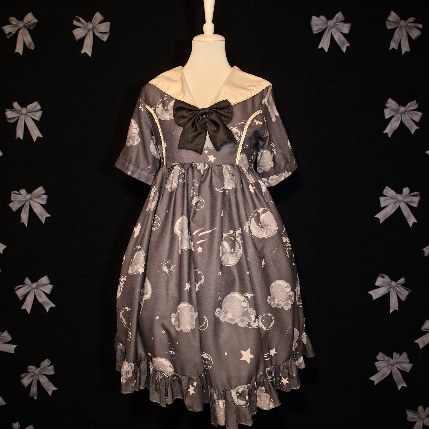 Gothic Lolita Kleid mit Schleife und großem Matrosenkragen