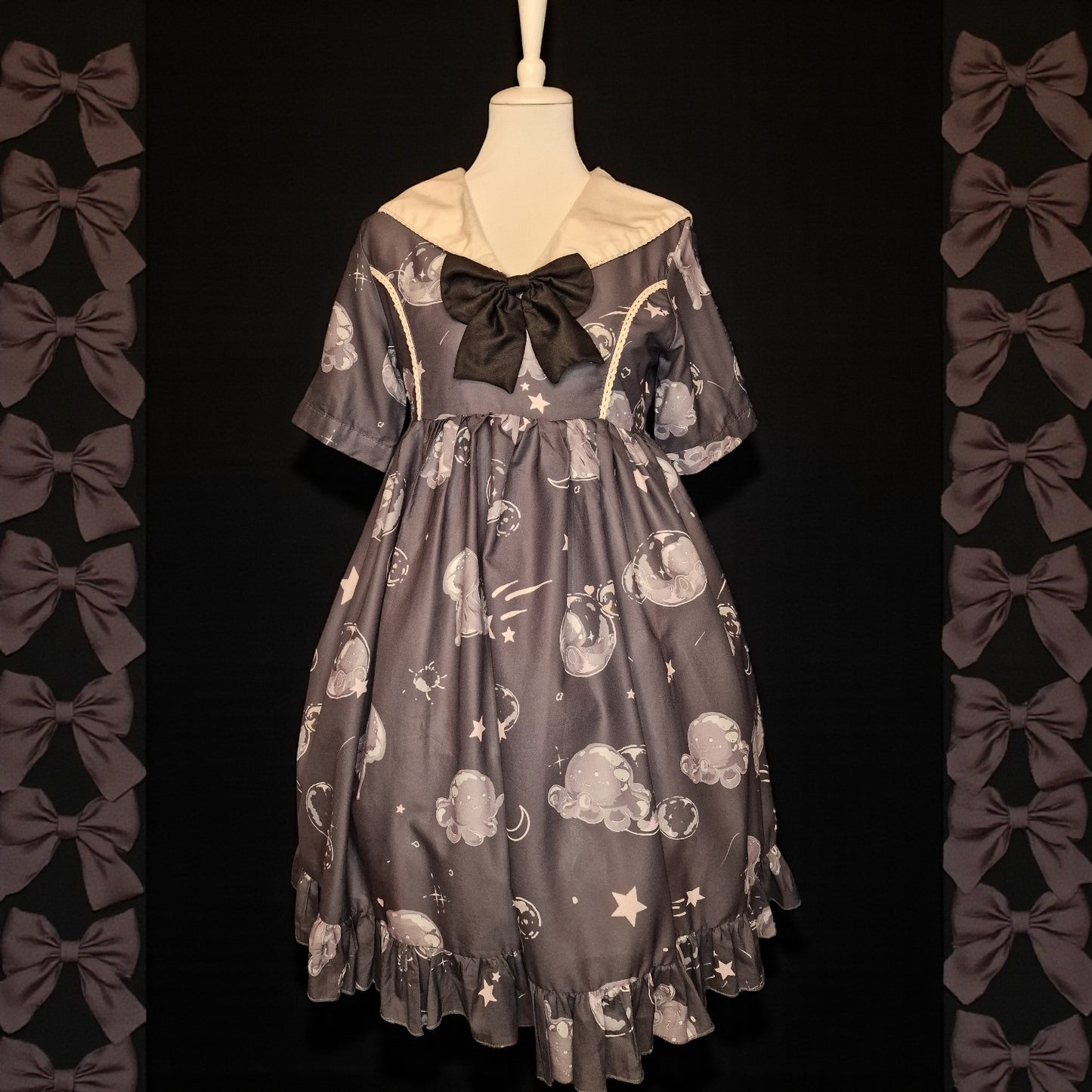 Gothic Lolita Kleid mit Schleife und großem Matrosenkragen